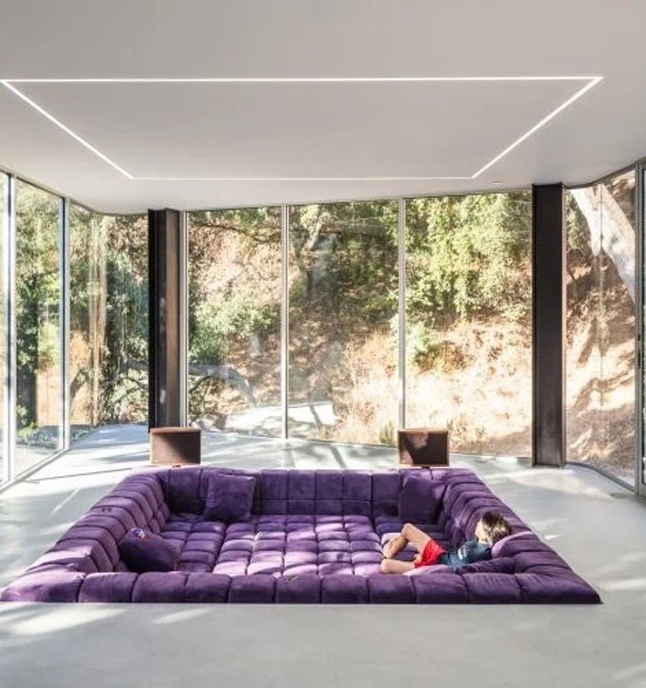 6 purple interiors with Pantone's color of the year for 2022