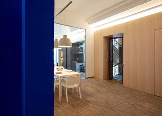 Electric blue walls in a residential space in Turin
