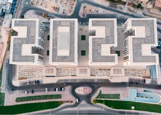 Культовое здание в форме 2022 года в Катаре, посвященное историческому году чемпионата мира по футболу
