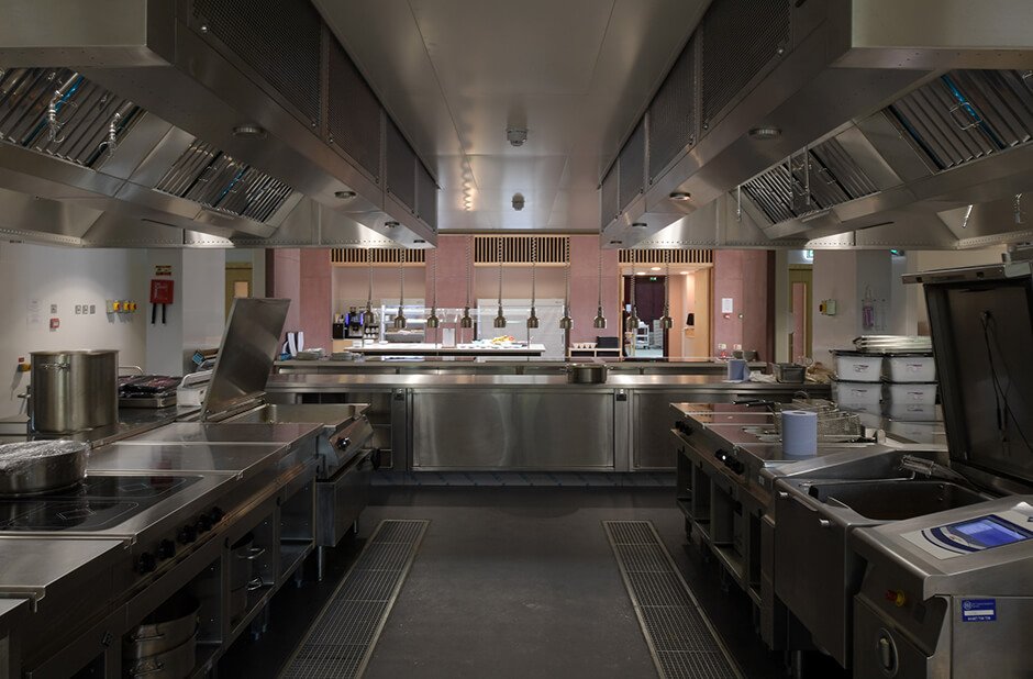 Feilden Fowles completes the timber-framed dining hall at the University of Cambridge