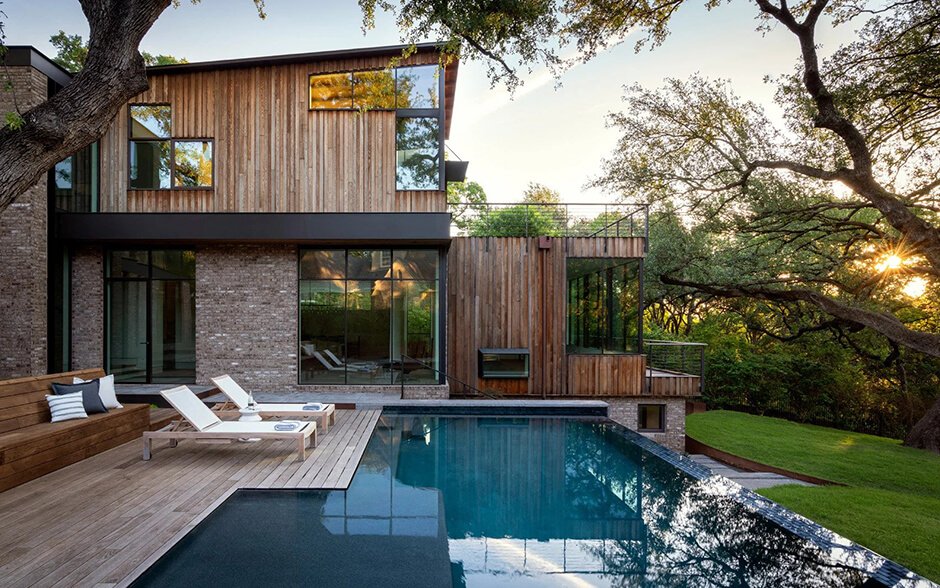 Sanders Architecture places glazed bridge on ash-clad Austin home