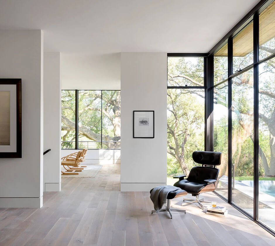 Sanders Architecture places glazed bridge on ash-clad Austin home