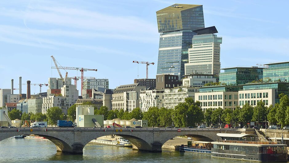 Ateliers Jean Nouvel завершает строительство наклонных небоскребов в Париже